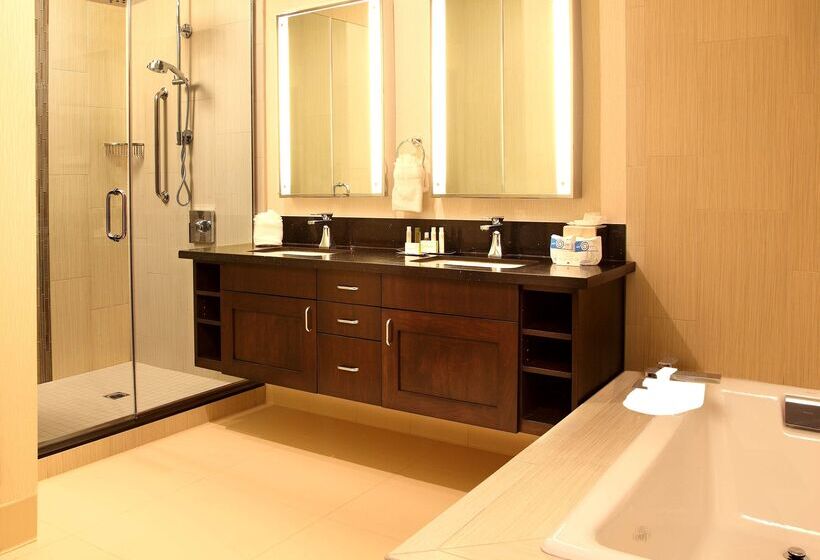 فندق Doubletree By Hilton Claremont