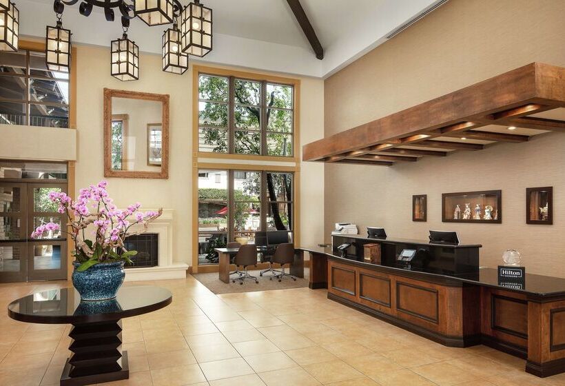 فندق Doubletree By Hilton Claremont