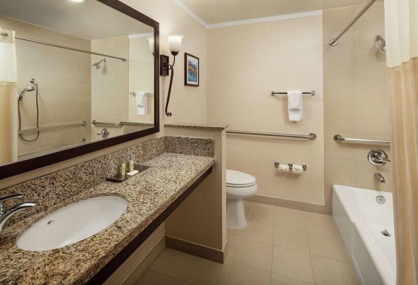 בית מלון כפרי Doubletree By Hilton Claremont