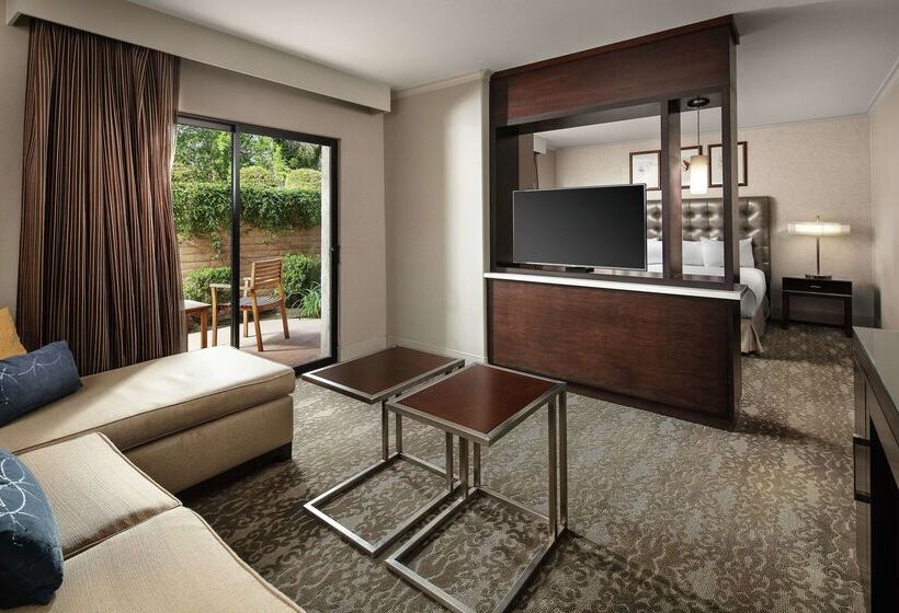 בית מלון כפרי Doubletree By Hilton Claremont