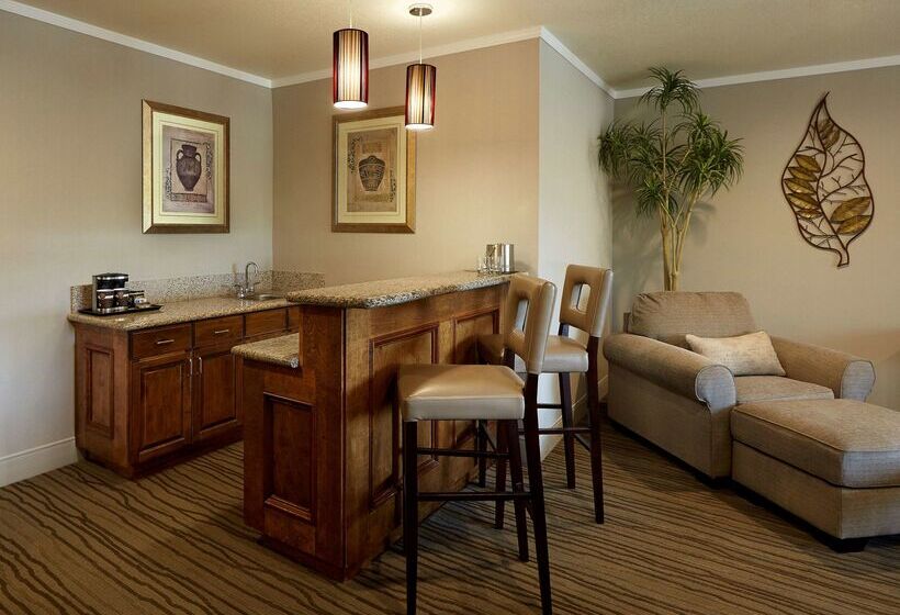 فندق Doubletree By Hilton Claremont