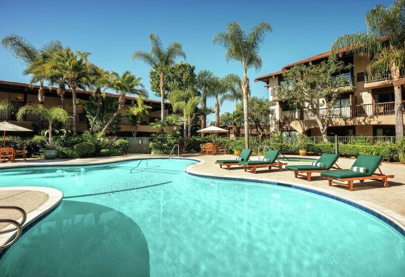 فندق Doubletree By Hilton Claremont