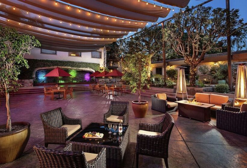 בית מלון כפרי Doubletree By Hilton Claremont
