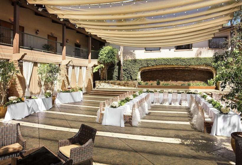 فندق Doubletree By Hilton Claremont