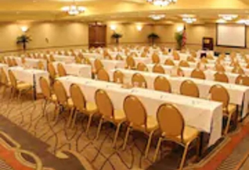 فندق Doubletree By Hilton Claremont