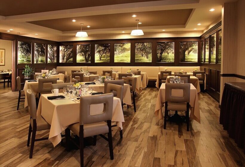 فندق Doubletree By Hilton Claremont