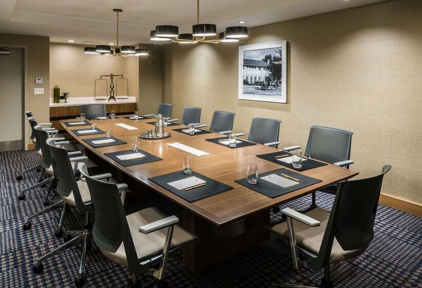 فندق Doubletree By Hilton Gainesville