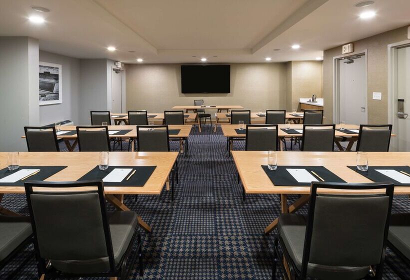 هتل Doubletree By Hilton Gainesville