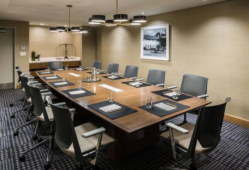 فندق Doubletree By Hilton Gainesville