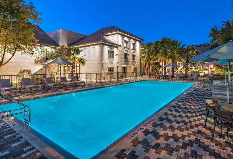 هتل Doubletree By Hilton Gainesville