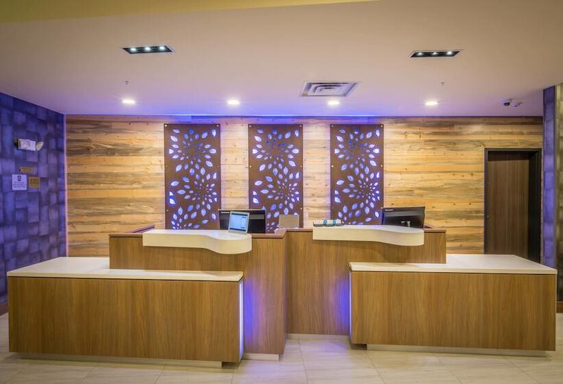 Отель Fairfield Inn & Suites By Marriott Denver Downtown
