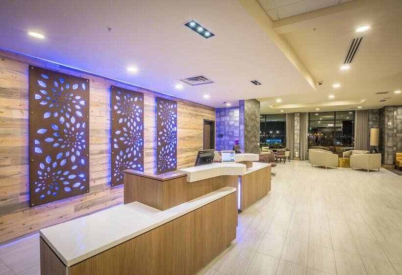 Отель Fairfield Inn & Suites By Marriott Denver Downtown