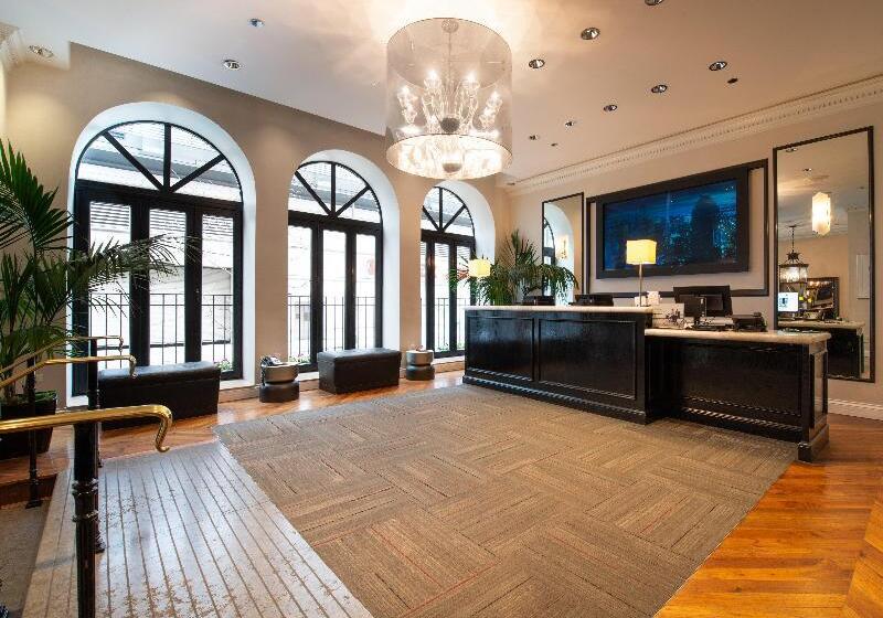 Отель Holiday Inn Express Chicago Magnificent Mile, An Ihg