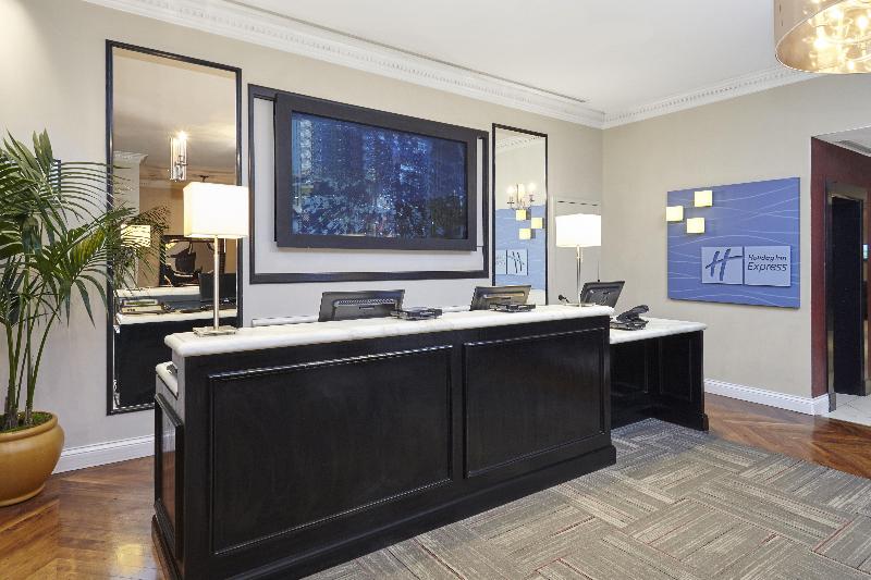Отель Holiday Inn Express Chicago Magnificent Mile, An Ihg