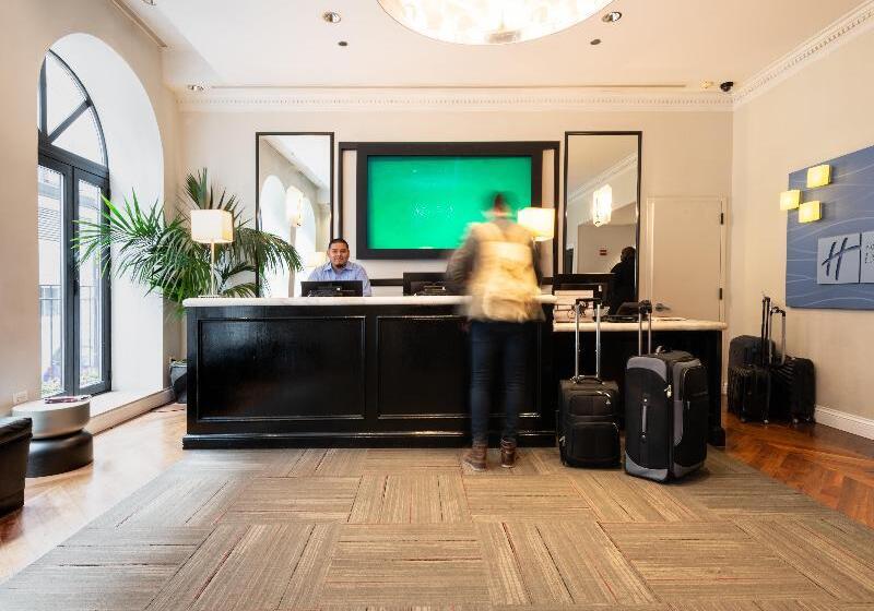 Отель Holiday Inn Express Chicago Magnificent Mile, An Ihg