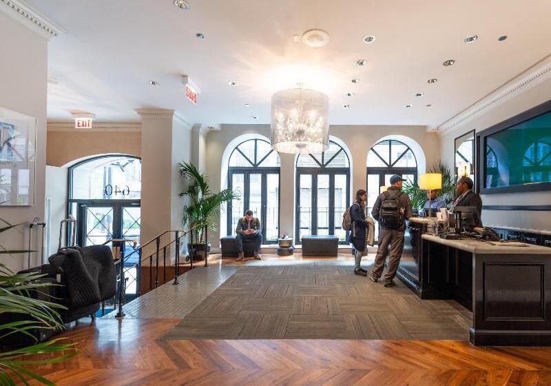 Отель Holiday Inn Express Chicago Magnificent Mile, An Ihg