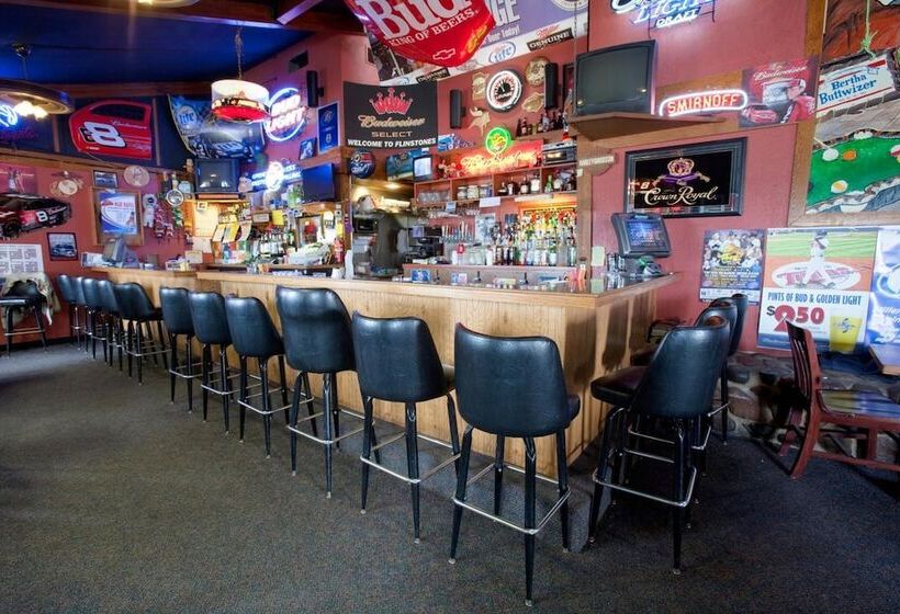 Отель Hometown Inn