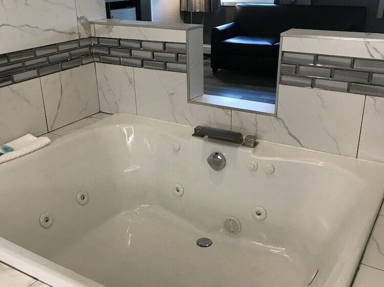 Отель Hometown Inn