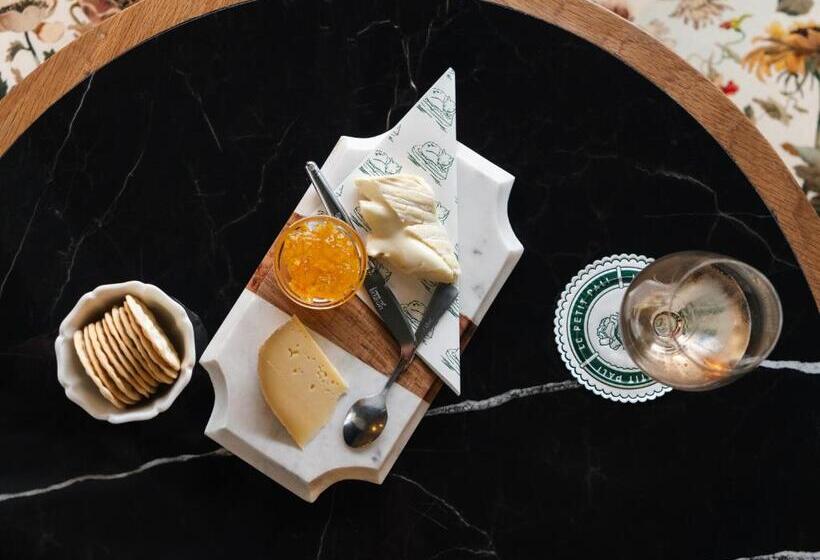 Отель Le Petit Pali At Ocean Ave