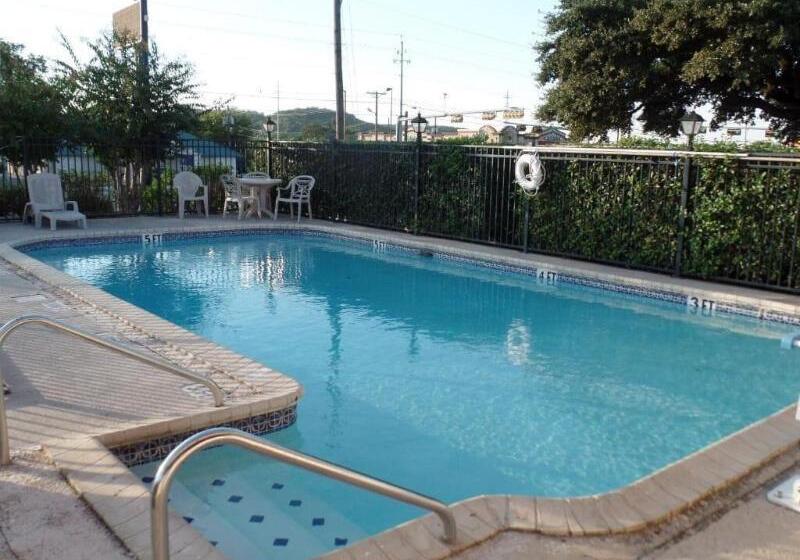 فندق Lonestar Inn