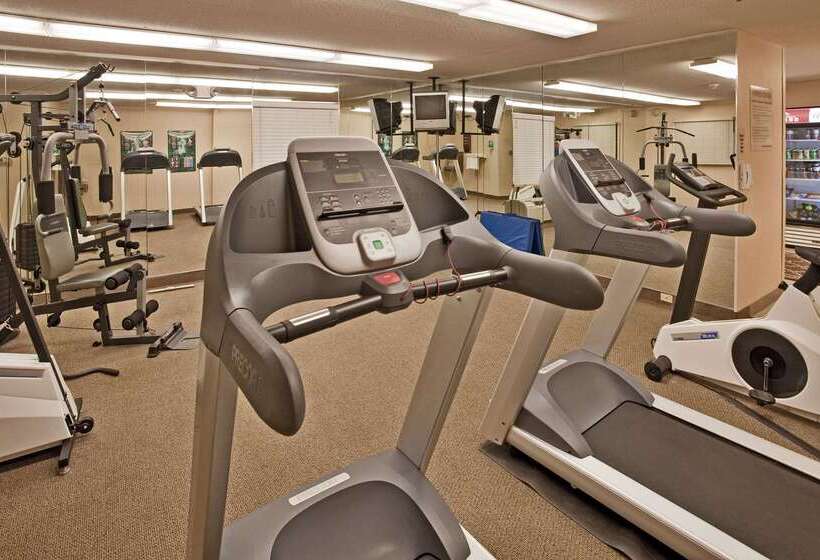 Отель Mainstay Suites Kansas City Overland Park