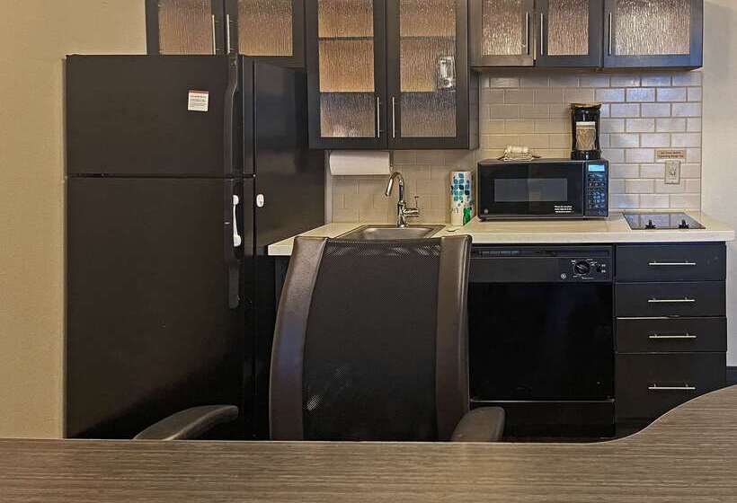 Отель Mainstay Suites Kansas City Overland Park