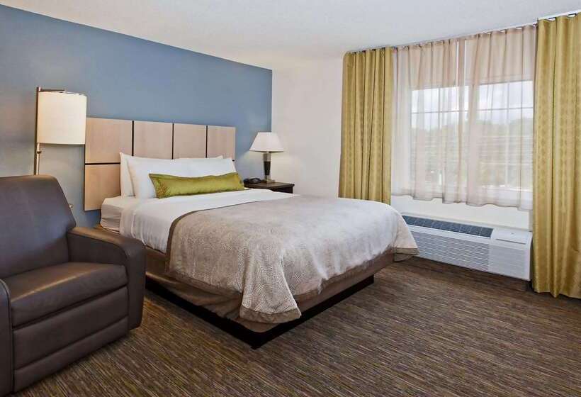 Отель Mainstay Suites Kansas City Overland Park