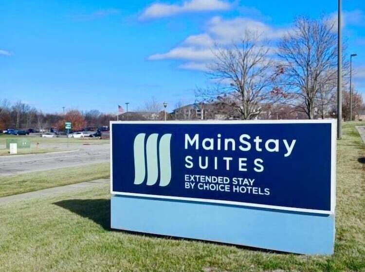 Отель Mainstay Suites Kansas City Overland Park
