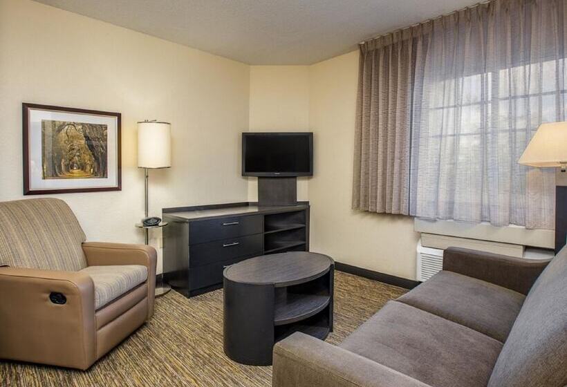 Отель Mainstay Suites Kansas City Overland Park