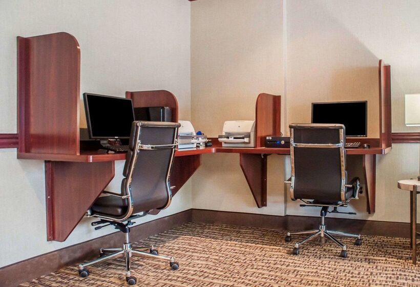 فندق Quality Inn Near Walden Galleria Mall