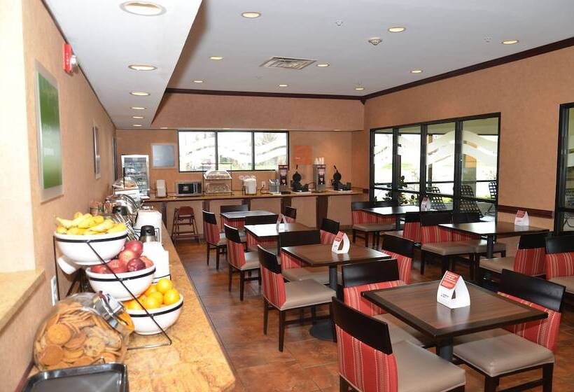 فندق Quality Inn Near Walden Galleria Mall