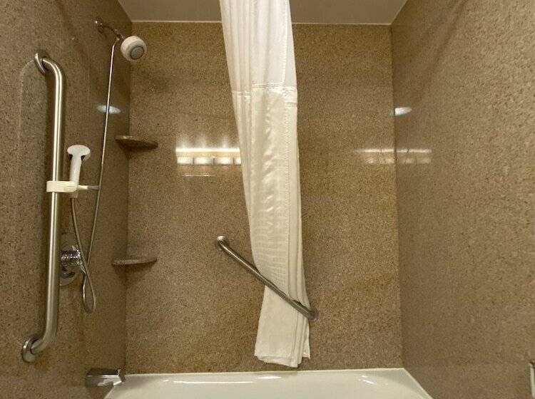 فندق Quality Inn Near Walden Galleria Mall