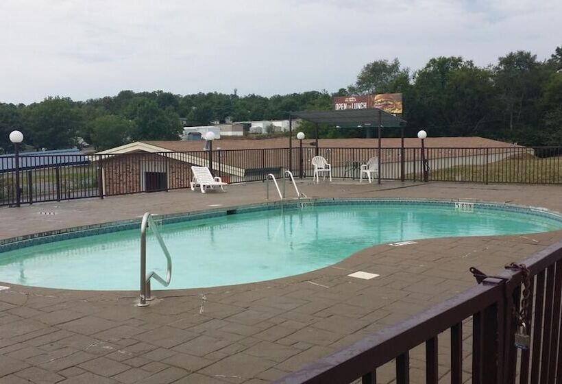 ホテル Red Carpet Inn