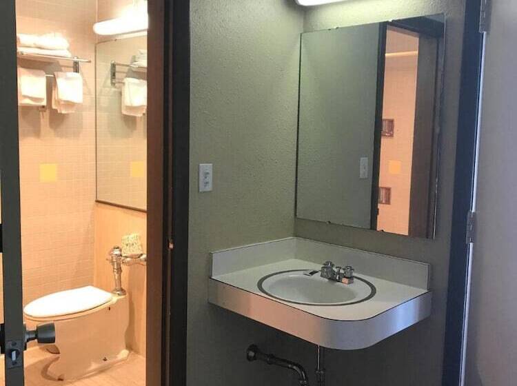 ホテル Red Carpet Inn