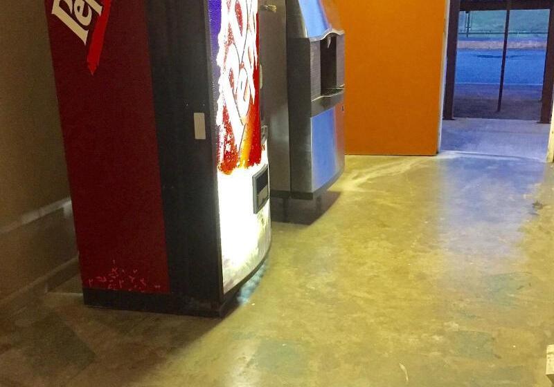 ホテル Red Carpet Inn