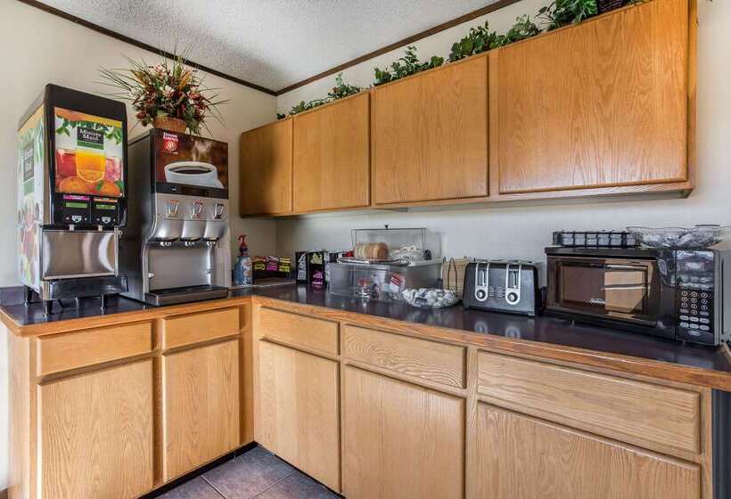 فندق Rodeway Inn Pronghorn Lodge