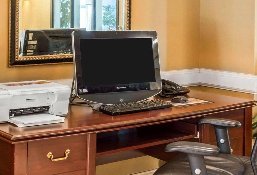 Отель Sleep Inn & Suites