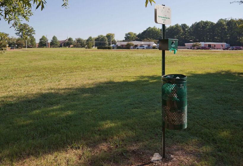 Отель Sonesta Simply Suites Huntsville Research Park