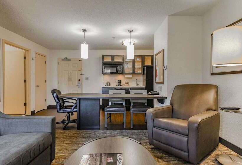 Отель Sonesta Simply Suites Huntsville Research Park