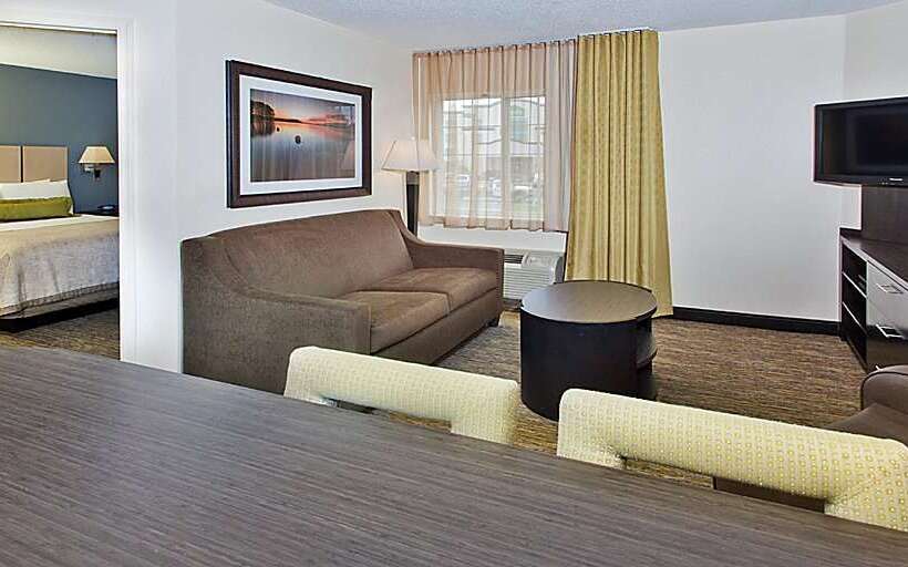 Отель Sonesta Simply Suites Huntsville Research Park