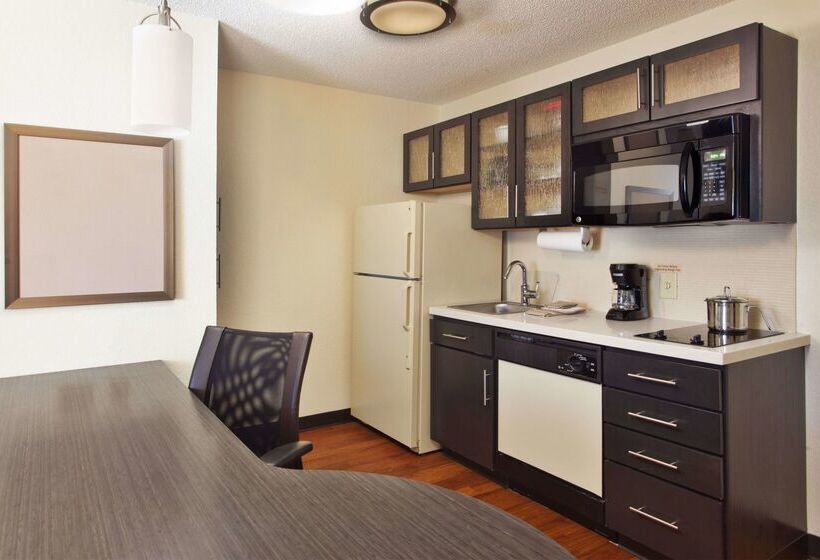 Отель Sonesta Simply Suites Huntsville Research Park