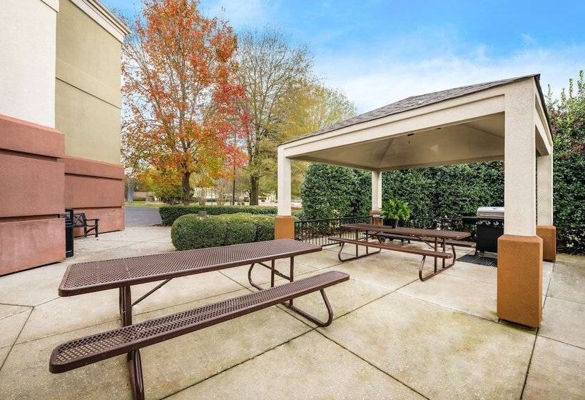 Отель Sonesta Simply Suites Huntsville Research Park