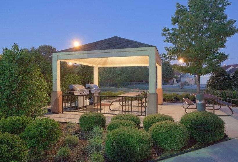 Отель Sonesta Simply Suites Huntsville Research Park