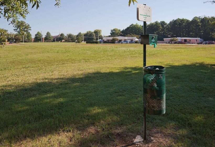 هتل Sonesta Simply Suites Huntsville Research Park