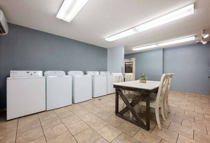 هتل Sonesta Simply Suites Huntsville Research Park