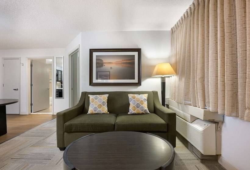 Отель Sonesta Simply Suites Huntsville Research Park