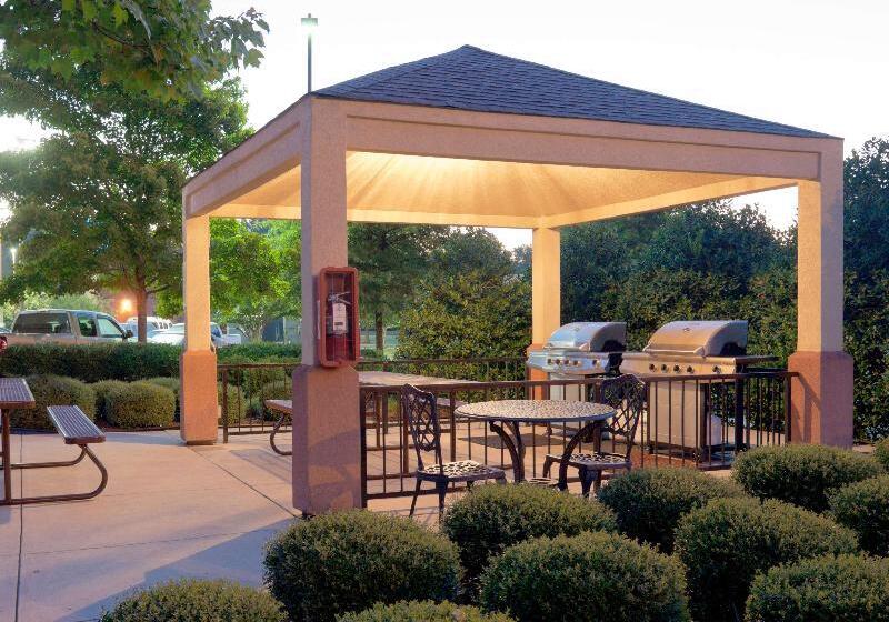 Отель Sonesta Simply Suites Huntsville Research Park