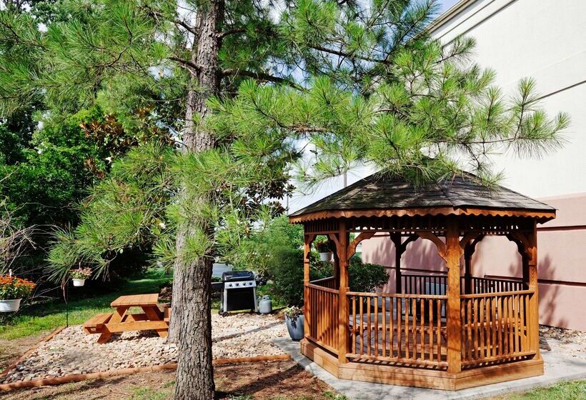 Отель Sonesta Simply Suites Knoxville