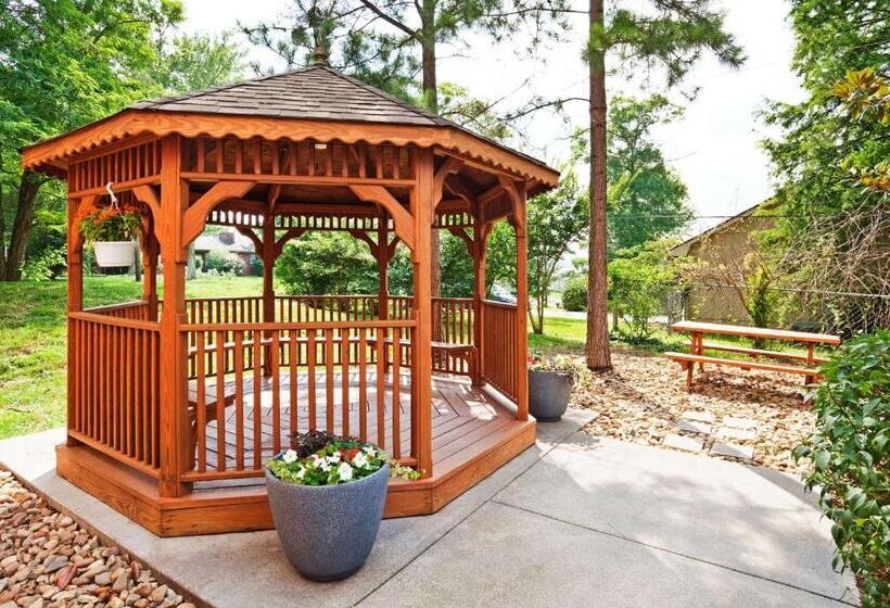 Отель Sonesta Simply Suites Knoxville