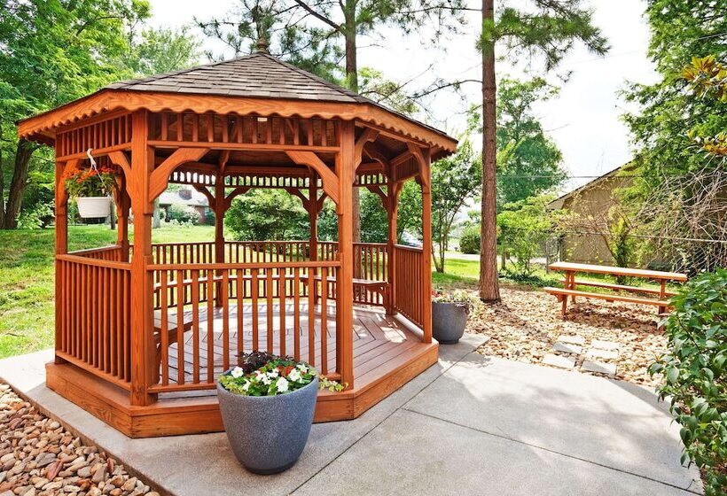 Отель Sonesta Simply Suites Knoxville